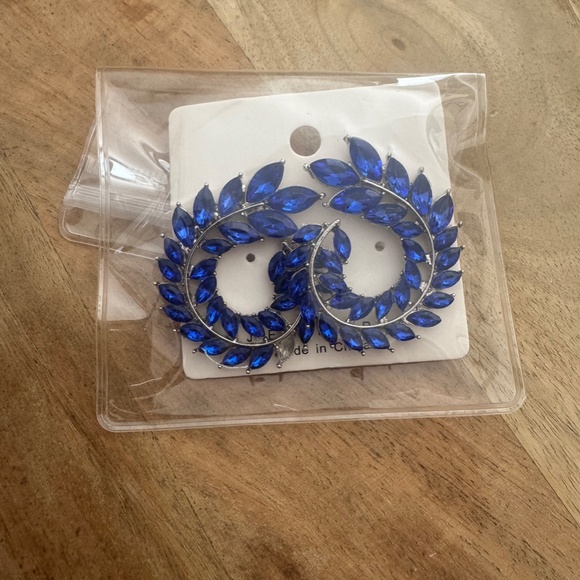 MACY LIVE SHOW LISTING EVERYTHING ON SALE - Picture 3 of 4